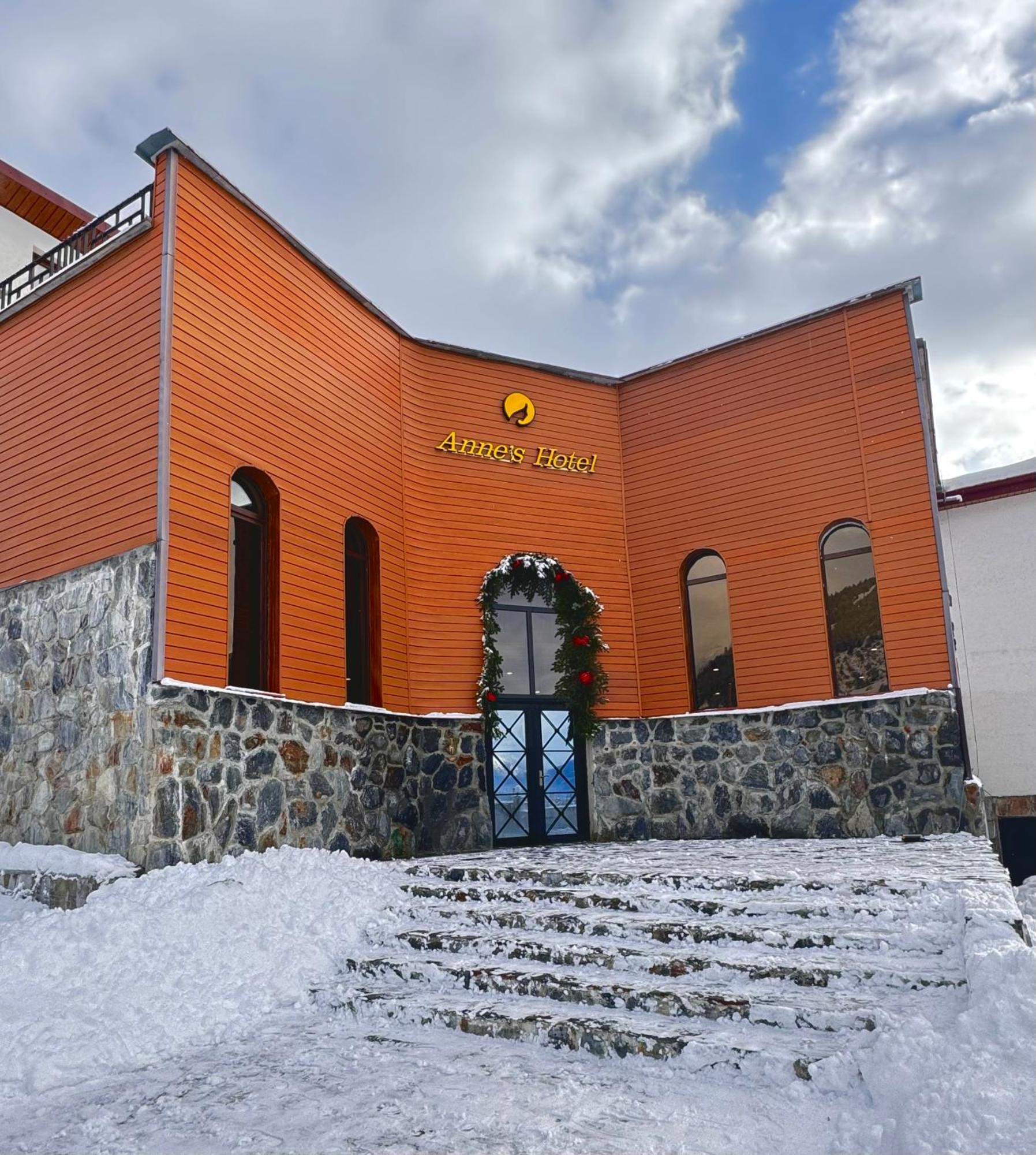 Anne'S Hotel In Mestia Eksteriør bilde